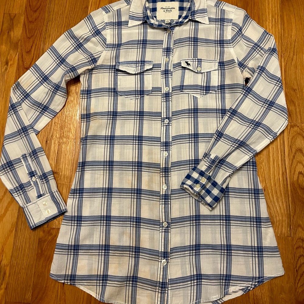 Abercrombie and Fitch size small ladies button up blouse
